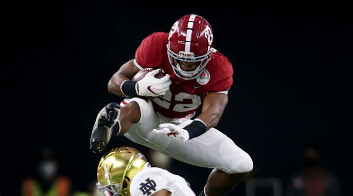 najee-harris-hurdle-rose-bowl